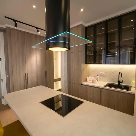 Royal Everything 아파트 *